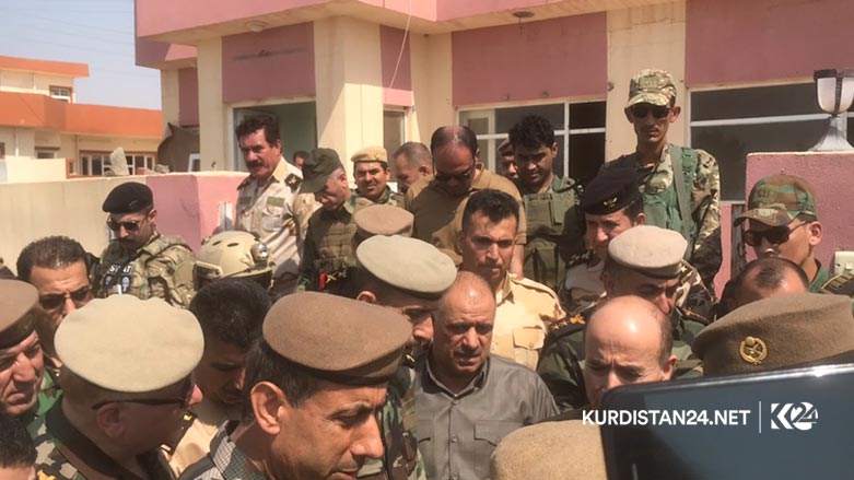 به‌ وێنه‌.. وه‌زیری پێشمه‌رگه‌ سه‌نگه‌ره‌كانی به‌رگری به‌سه‌ر كرده‌وه‌